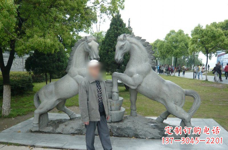 威海以马为主题的石雕艺术品