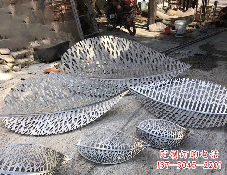 威海树叶镂空不锈钢雕塑