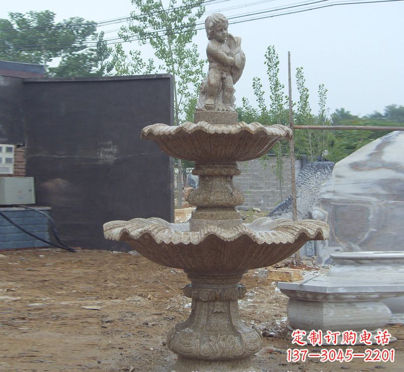威海双手捧钵的石雕佛像