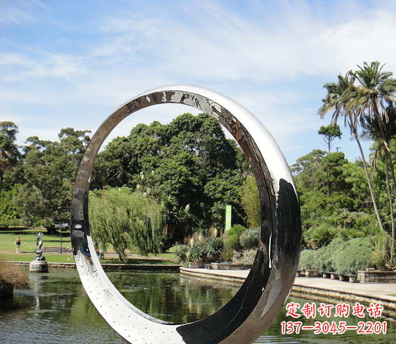 威海水景不锈钢镜面圆环雕塑