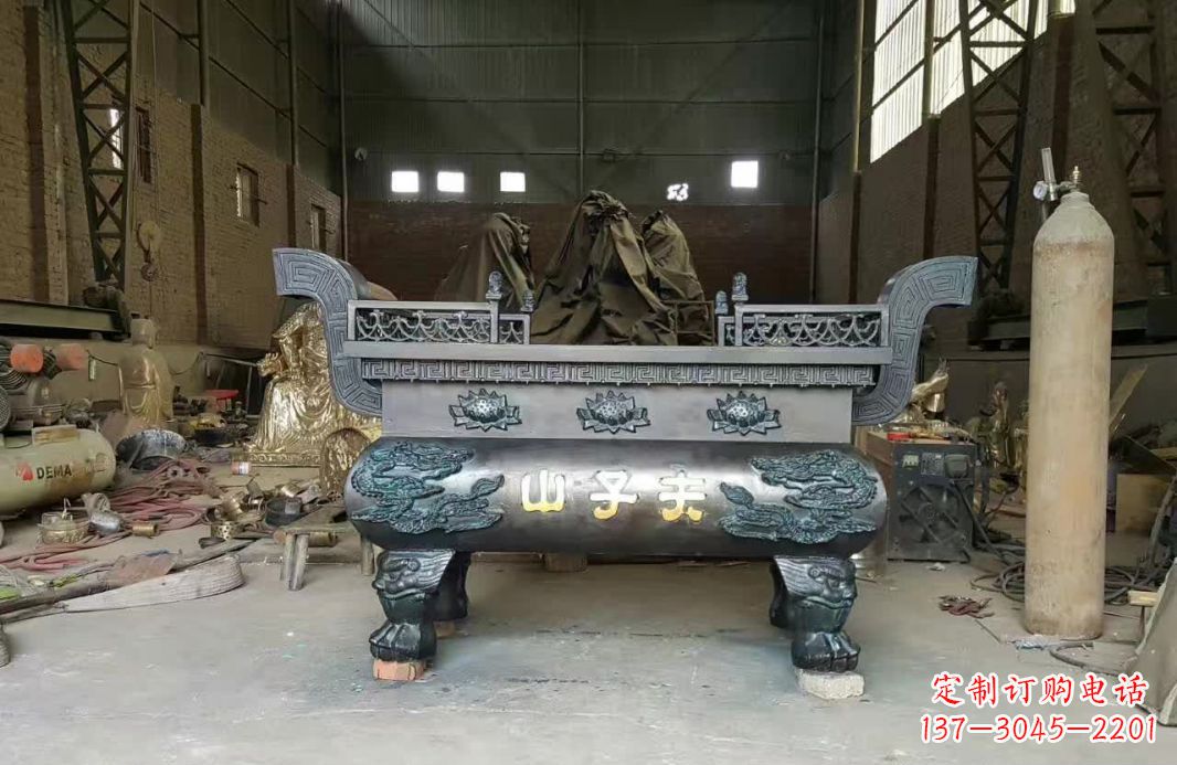 威海寺庙香炉铜雕12