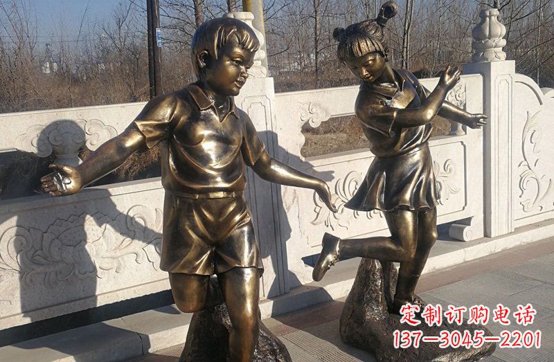 威海踢毽子的儿童铜雕 (2)