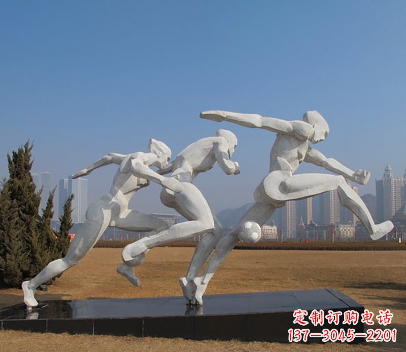 威海踢足球不锈钢运动雕塑