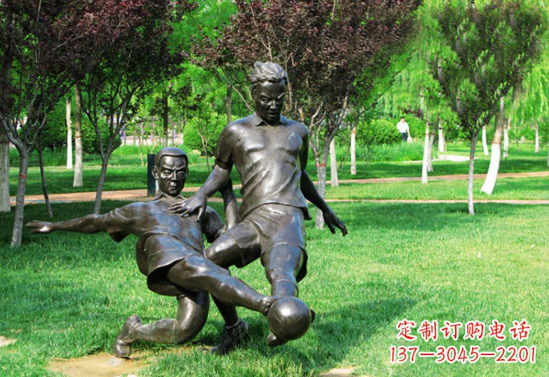 威海踢足球的人物铜雕222