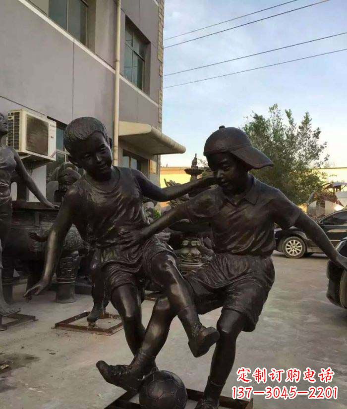 威海踢足球儿童铜雕 (2)