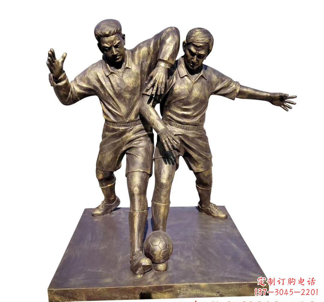 威海踢足球人物铜雕