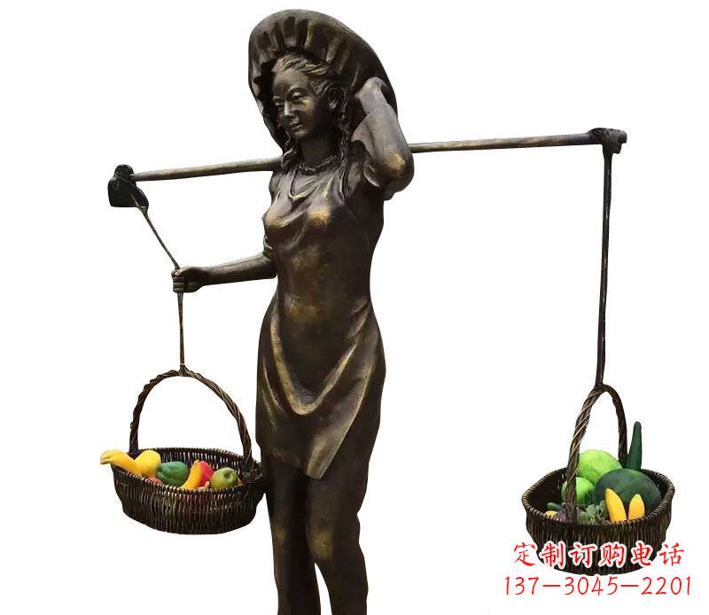 威海挑着蔬果的女人铜雕 