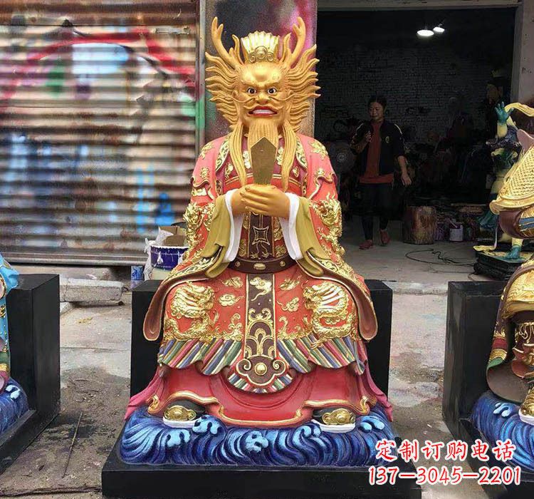 威海铜雕彩绘坐式龙王