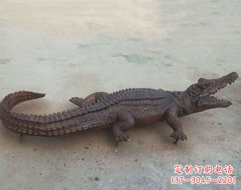 威海铜雕鳄鱼,铸铜园林仿真动物雕塑