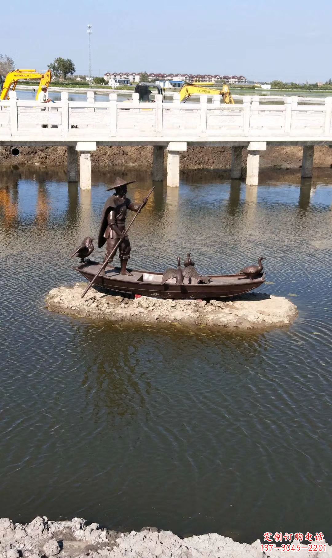 威海铜雕渔夫撑船打鱼雕塑 湖边景观雕塑