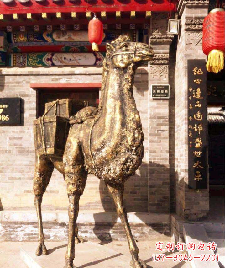威海驮行李的骆驼动物铜雕
