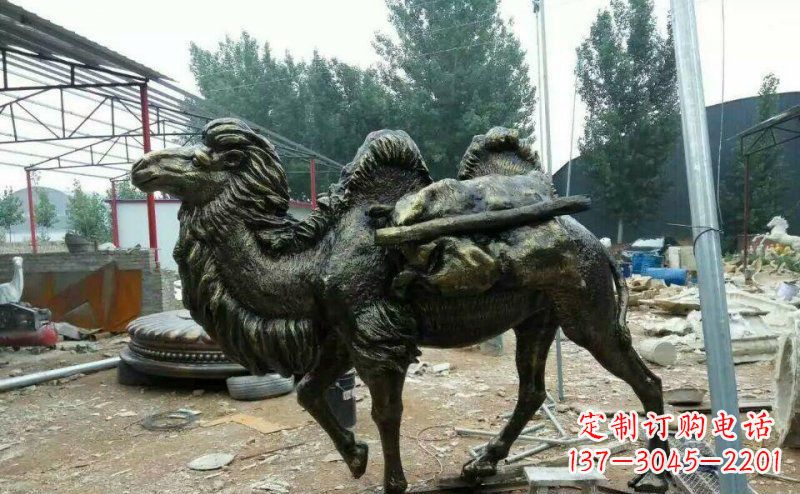 威海驮着东西的骆驼铜雕