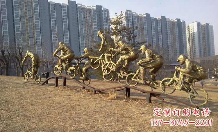 威海玩花样自行车人物铜雕
