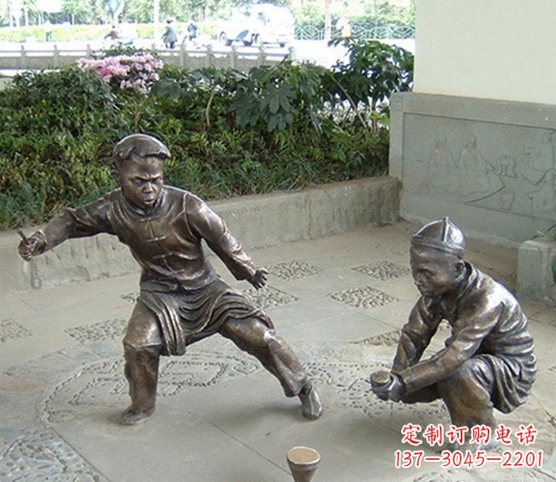 威海玩陀螺的古代儿童铜雕