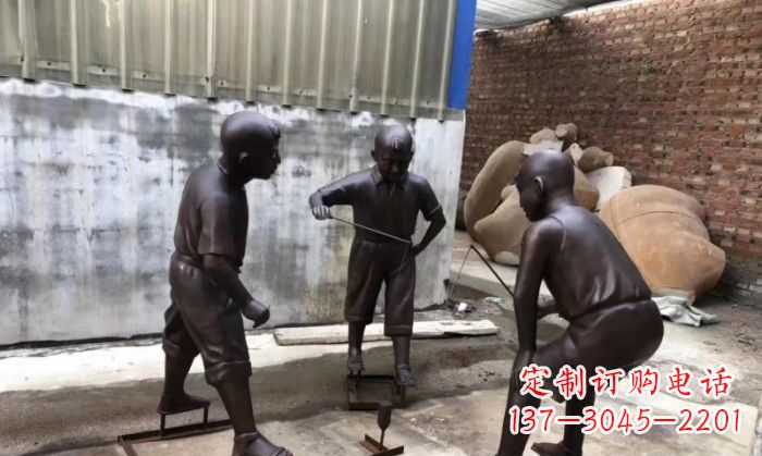 威海玩陀螺人物铜雕 (2)