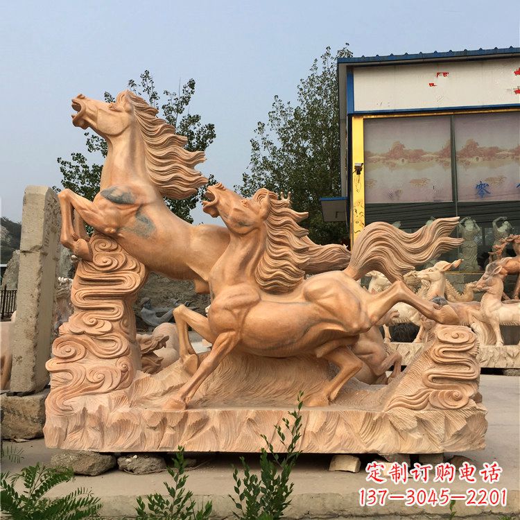 威海晚霞红奔马群雕