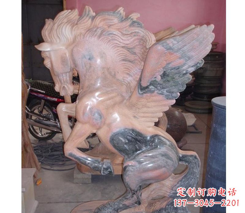 威海晚霞红奔马石雕