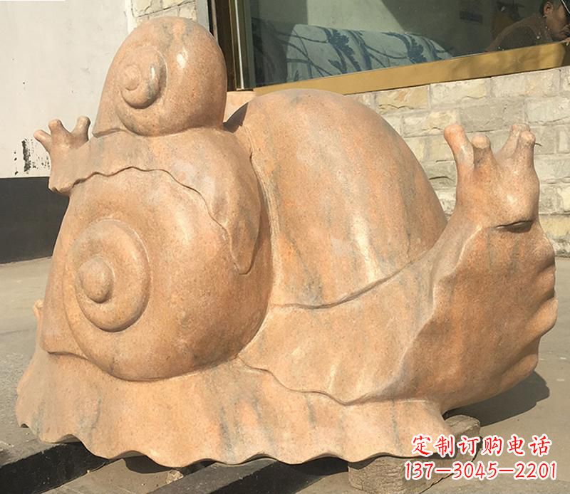 威海晚霞红大型蜗牛母子雕塑