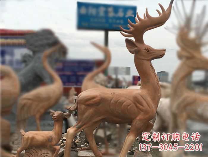 威海晚霞红动物驯鹿公园石雕