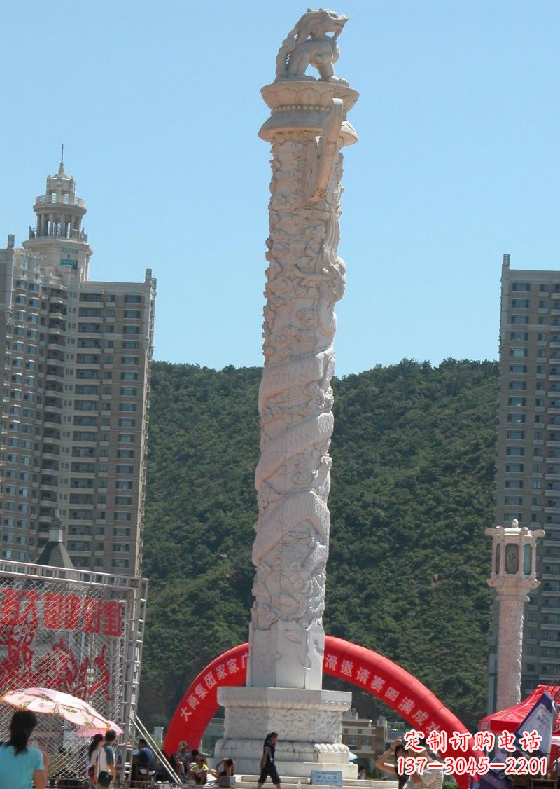 威海晚霞红广场龙柱