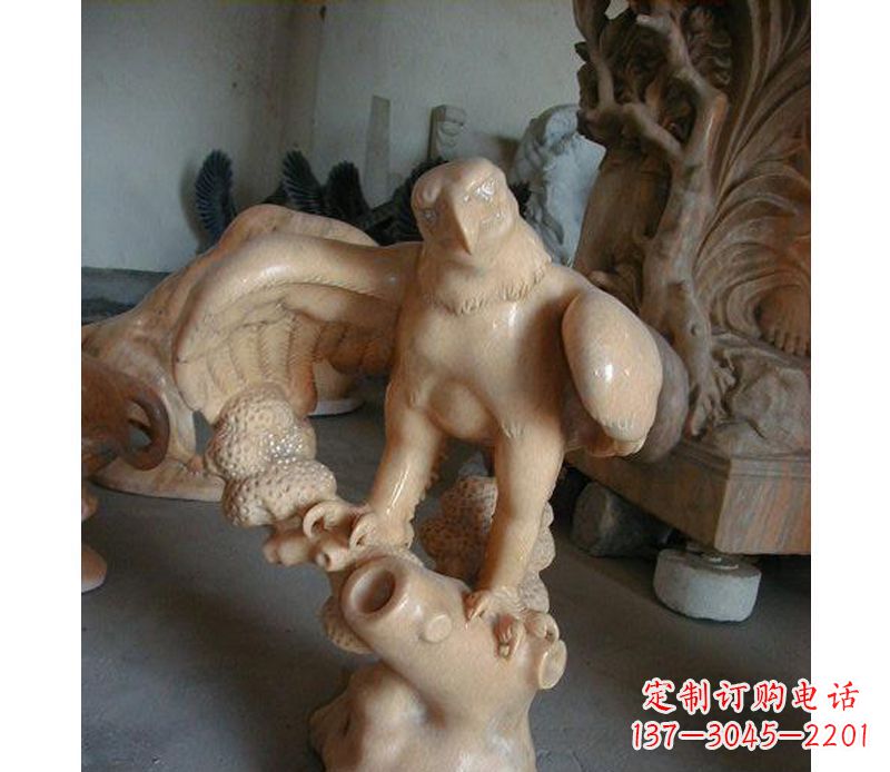 威海晚霞红老鹰石雕