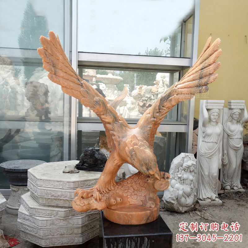 威海晚霞红老鹰石雕塑