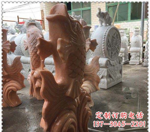 威海晚霞红喷水鲤鱼公园石雕
