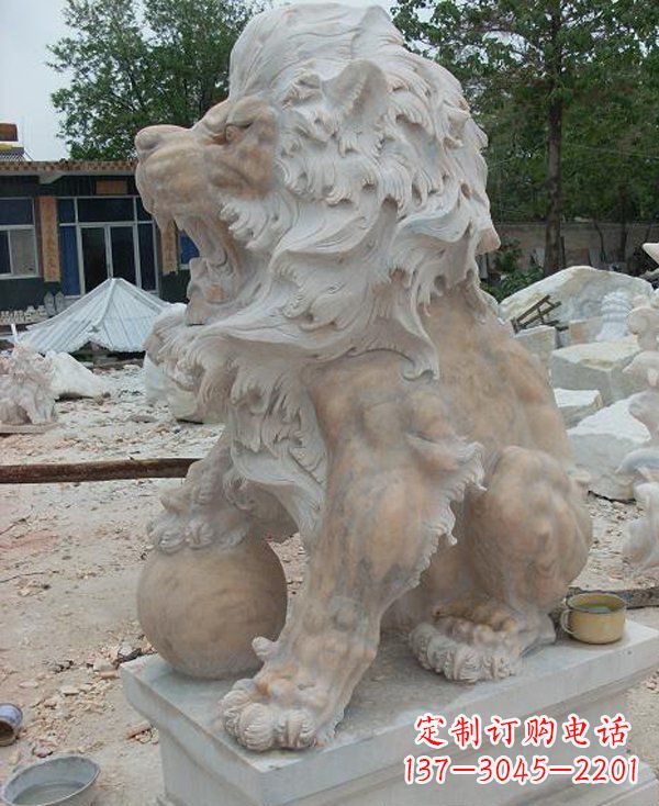 威海晚霞红寺庙门口西洋狮子石雕