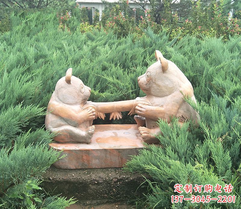 威海晚霞红熊猫母子石雕