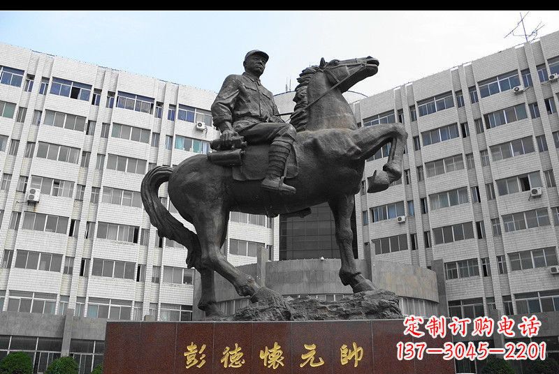 威海伟人彭德怀元帅铜雕