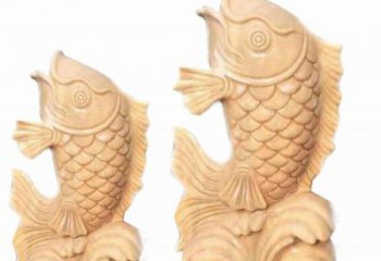 威海晚霞红石喷水鲤鱼雕塑，灵动悠扬