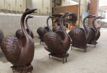 威海中领雕塑天鹅铜雕是一款精美的艺术作品，既…