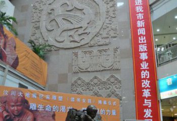 威海令人惊叹的小女孩景观铜雕