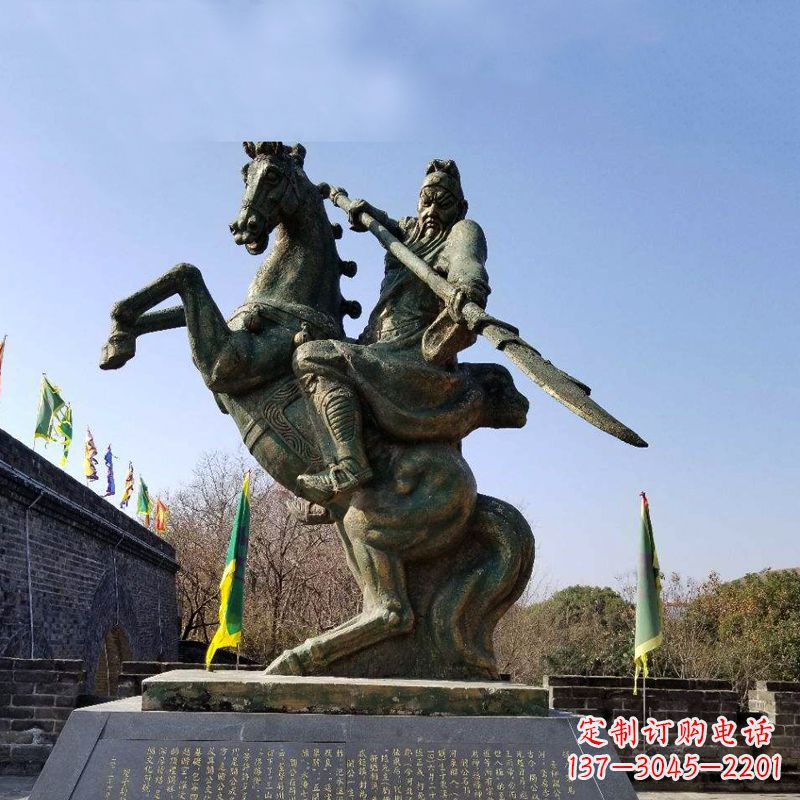 威海五虎上将关羽骑马舞大刀铜雕景观