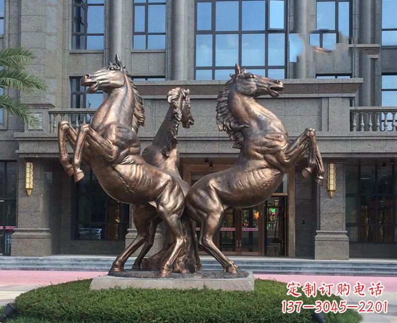 威海小区立马铜雕