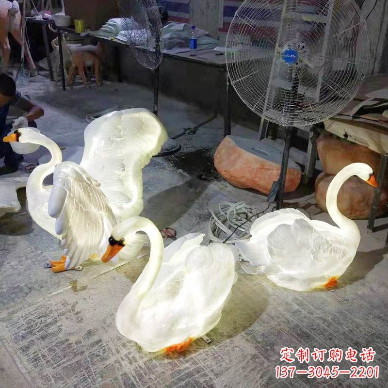 威海小区园林草坪发光天鹅景观雕塑摆件