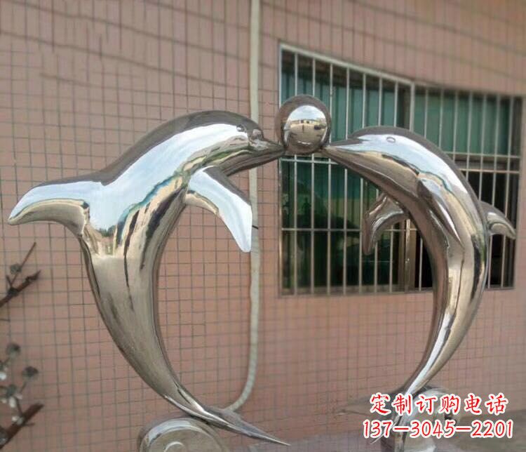 威海校园不锈钢海豚顶球雕塑