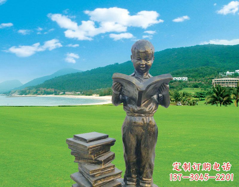 威海校园看书的小男孩雕塑