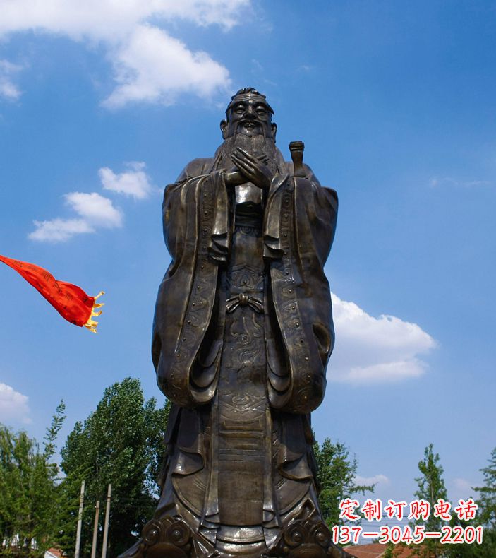 威海校园里的孔子雕像