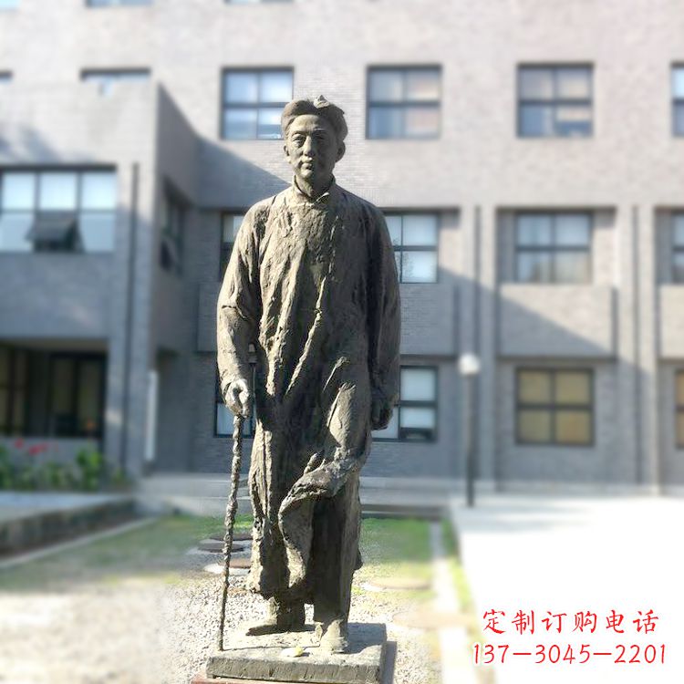 威海校园名人徐悲鸿雕塑