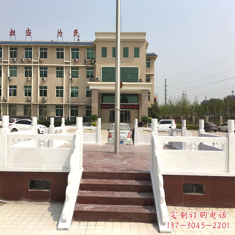 威海学校广场石雕升旗台