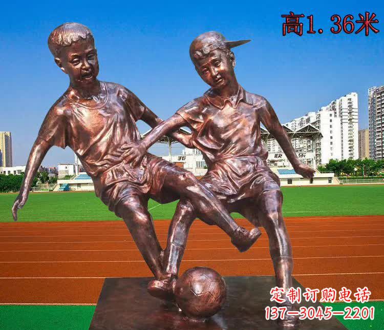 威海学校铜雕踢足球儿童