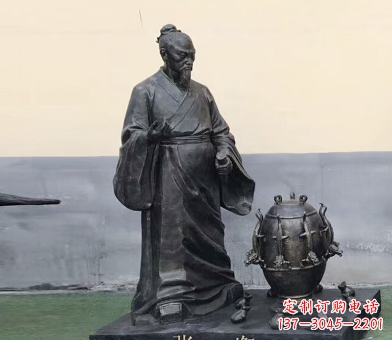 威海学校张衡和地动仪铜雕
