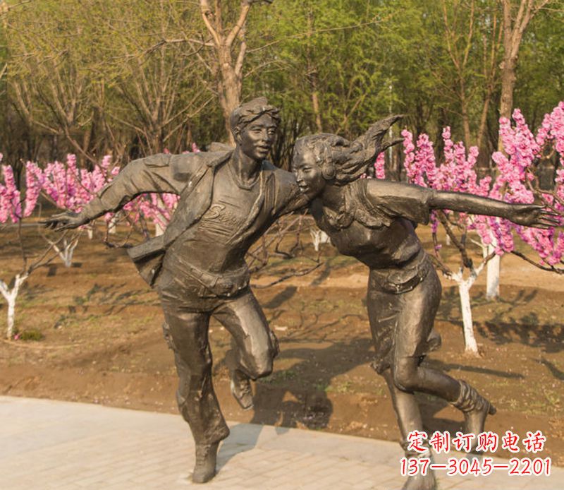威海游玩的情侣铜雕