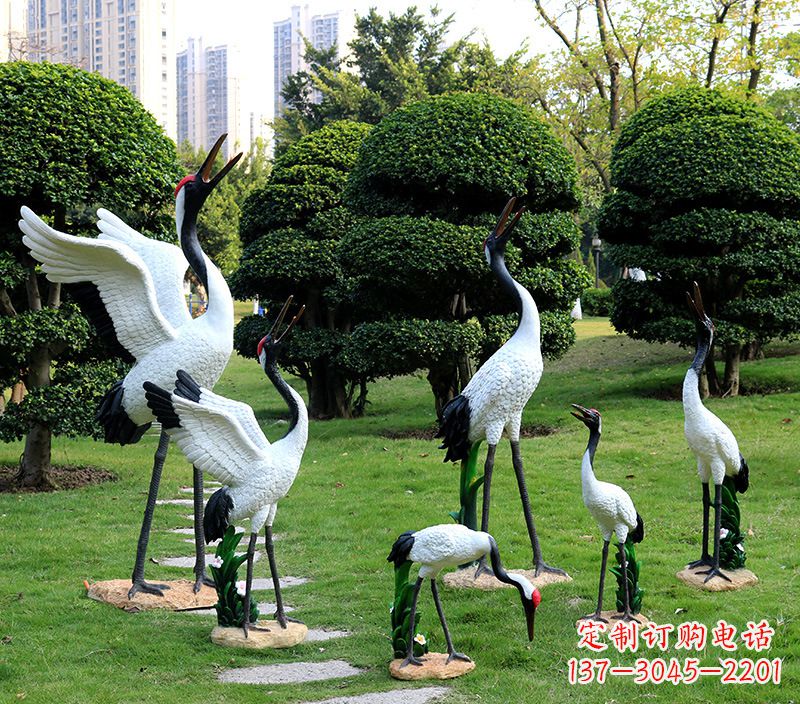威海幼儿园卡通丹顶鹤雕塑