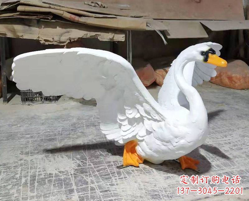 威海展翅翱翔的仿真白天鹅发光款