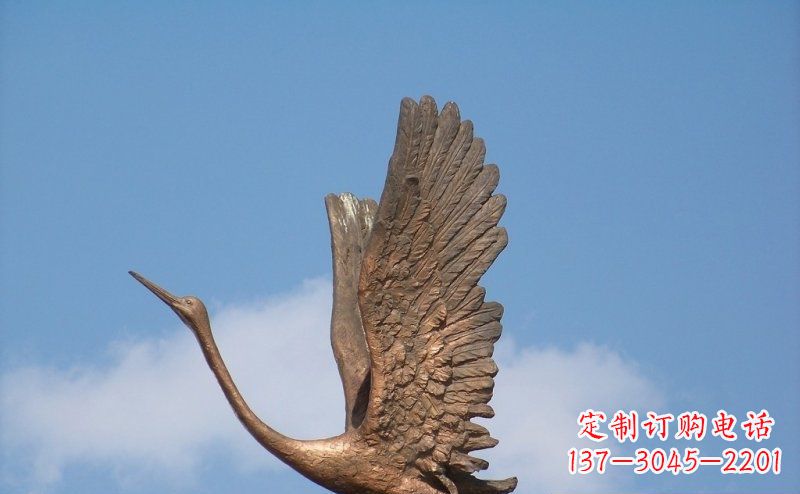 威海展翅高飞的仙鹤动物铜雕