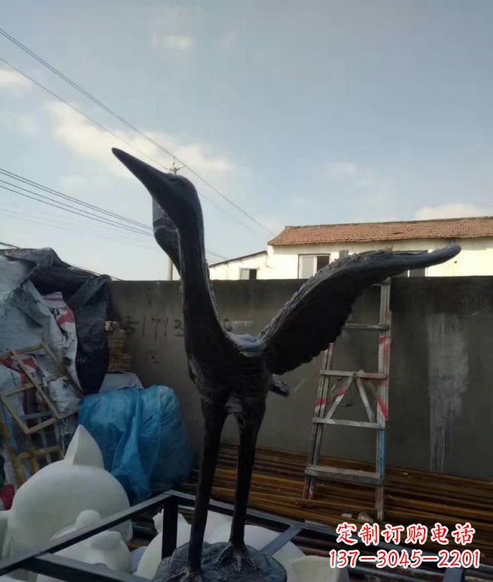 威海展翅仙鹤铜雕 (2)