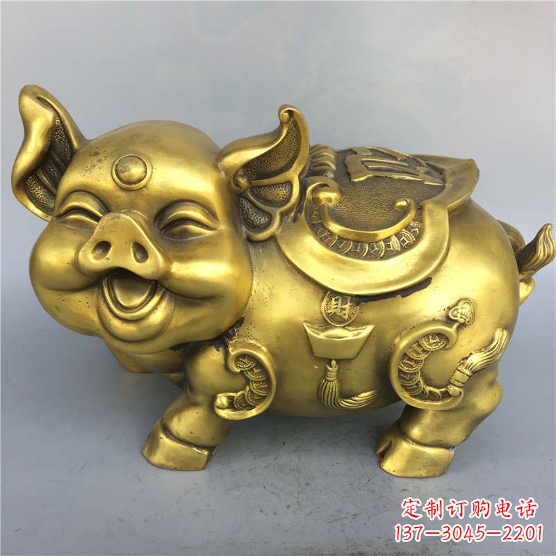 威海招财卡通猪铜雕-企业商场美陈动物生肖风水雕塑摆件