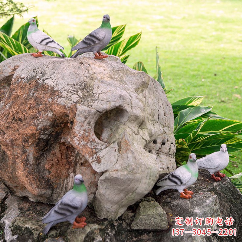 威海众人托着和平鸽雕塑